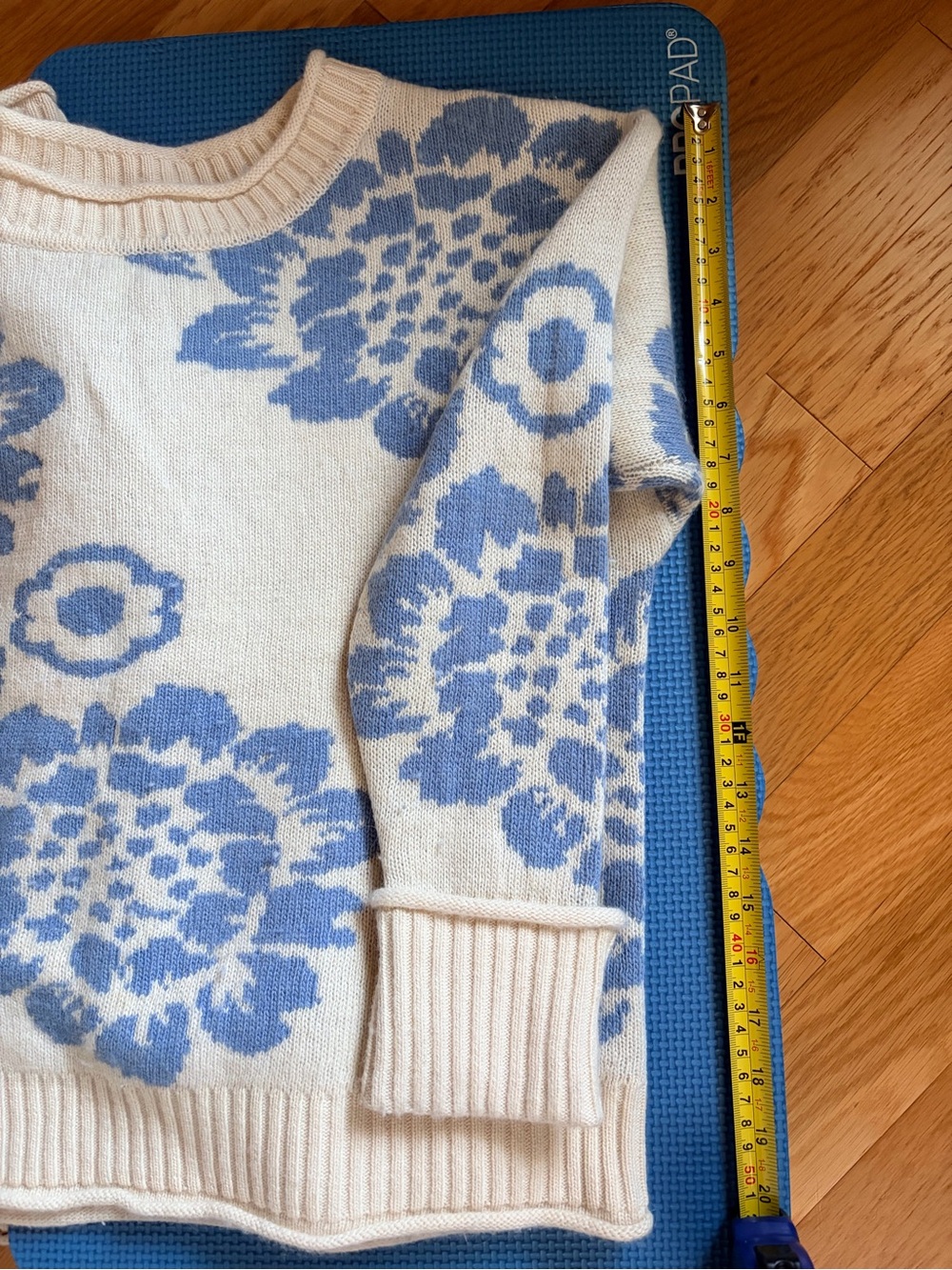 Sundance Floral Blue Cream Cashmere Angora Cropped Sweater Women Size S - Picture 4 of 5